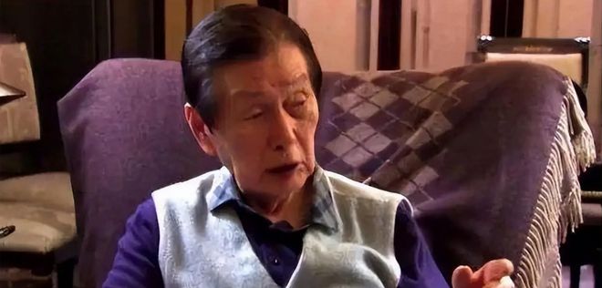 子“共享”同一女星亲兄弟为财权内斗互撕九游会·j9网站韩国财阀家族丑闻：父(图2)